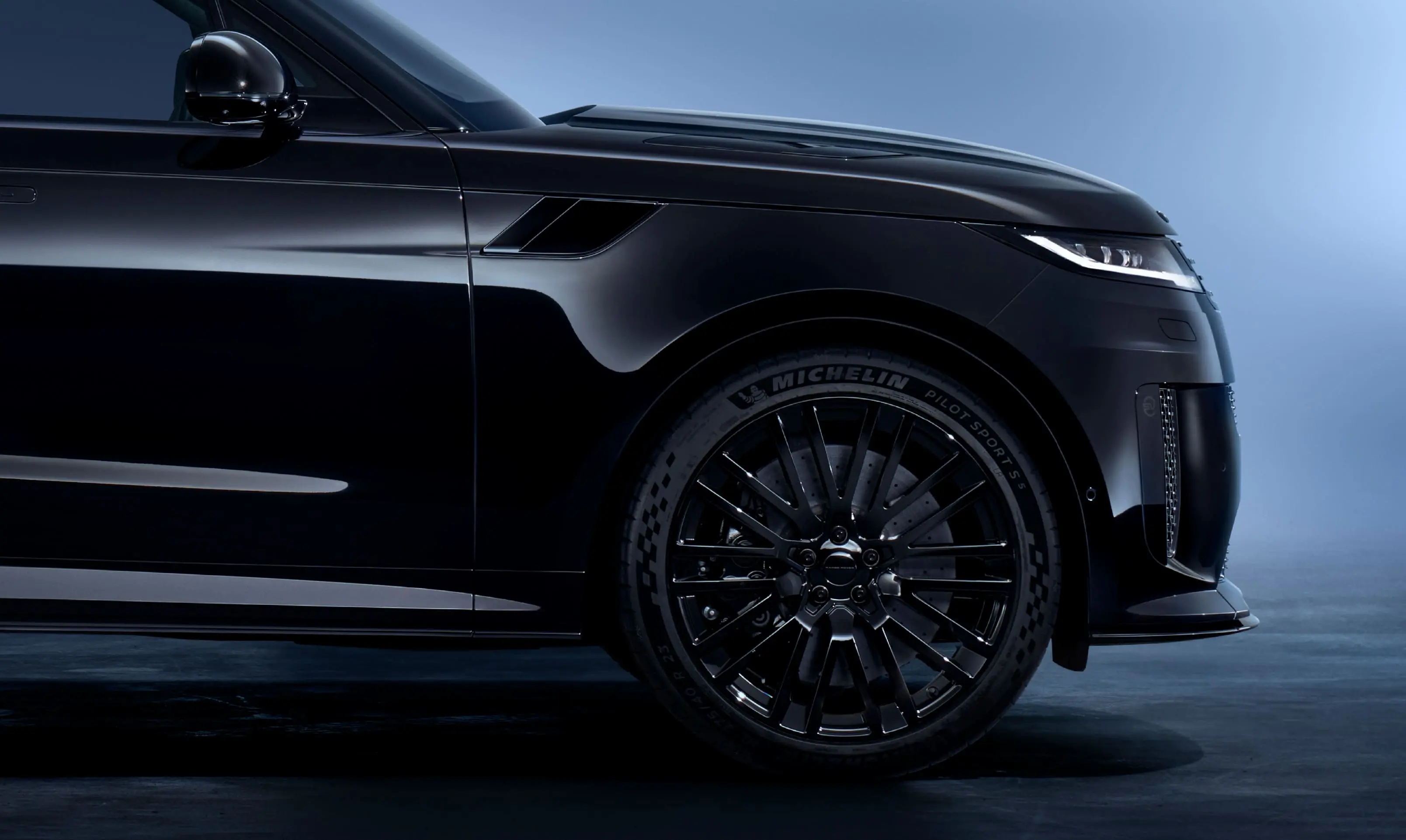 land-rover-aku-problemleri-ve-cozum-onerileri